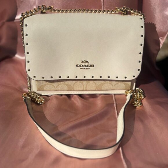 Coach Klare Crossbody bag in Signature Canvas with Rivets - Picture 3 of 10